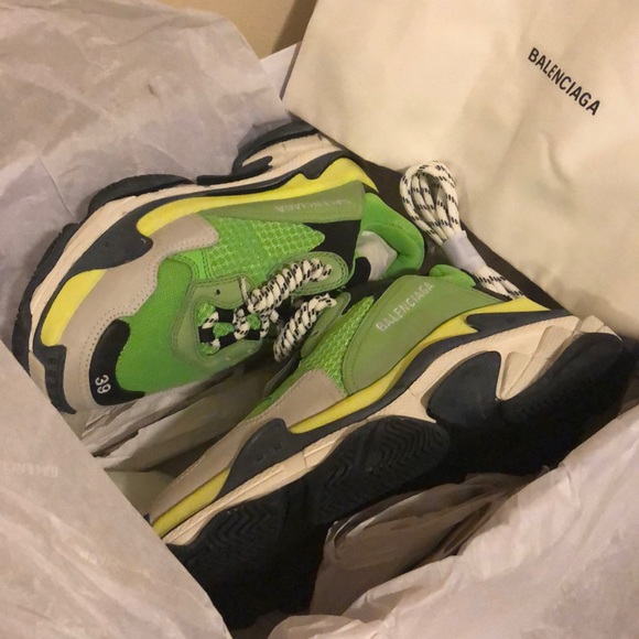 BALENCIAGA TRIPLE S LIME GREEN SNEAKERS - Picture 6 of 7